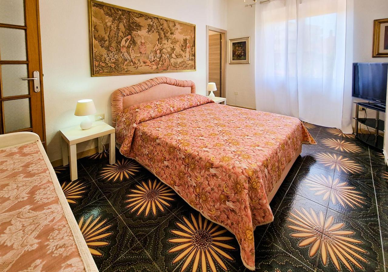 Murphy Holiday Homes - Residenza Nadia La Maddalena  Eksteriør billede